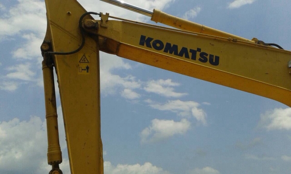 ขายรถแบคโฮ KOMATSU PC200-7 C80XXX ทำงานมา 3700 ชั่วโมง สนใจโทร 081-970-1072 ขายรถแบคโฮ KOMATSU PC200-7 C80XXX ทำงานมา 3700 ชั่วโมง สนใจโทร 081-970-1072