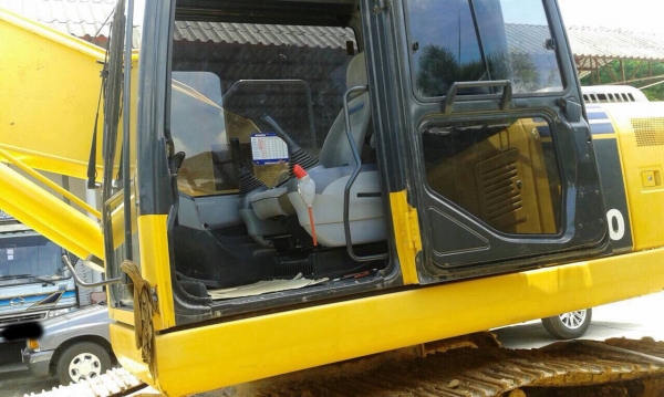 ขายรถแบคโฮ KOMATSU PC200-7 C80XXX ทำงานมา 3700 ชั่วโมง สนใจโทร 081-970-1072