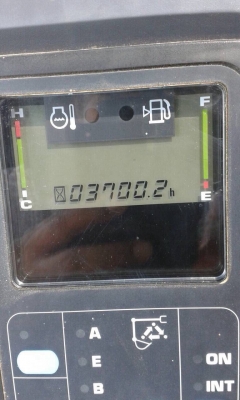 ขายรถแบคโฮ KOMATSU PC200-7 C80XXX ทำงานมา 3700 ชั่วโมง สนใจโทร 081-970-1072