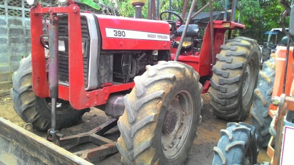 ขายรถไถ MASSEY 390 4WD พร้อมดันหน้า ผาน 4 ราคา 380,000 สอบถาม 0818618678 อ.แกลง จ.ระยอง