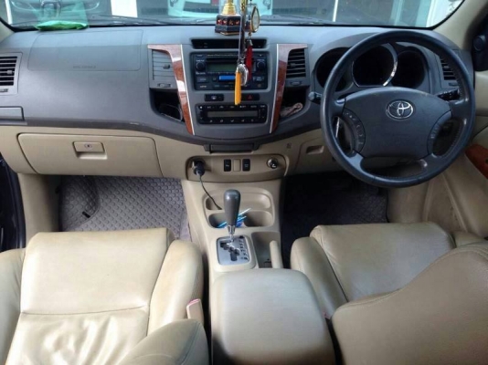 Toyota Fortuner ปี09    เครื่อง2.7  ออโต้