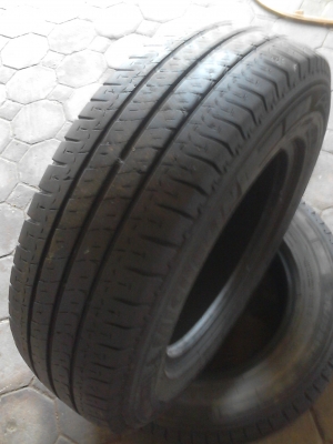 215/70R15 MICHELIN AGILIS ปี 2013 มี 2 เส้น tel.081-427-3941