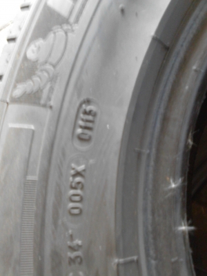 215/70R15 MICHELIN AGILIS ปี 2013 มี 2 เส้น tel.081-427-3941