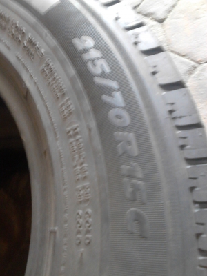 215/70R15 MICHELIN AGILIS ปี 2013 มี 2 เส้น tel.081-427-3941