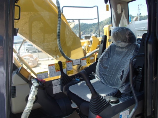 KOMATSU  PC200-10 #45****  ปี2014 1222ชม. หากสามรถรอของได้ 30-45 วัน ติดต่อมาได้เลยครับ