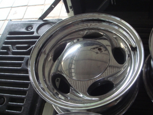 ขายล้อ kmc โครเมี่ยมแนวๆอเมริกาครับขอบ 15 กว้าง 7นิ้ว6รู139ลบประมาณ5-6ครับ ขายล้อ kmc โครเมี่ยมแนวๆอเมริกาครับขอบ 15 กว้าง 7นิ้ว6รู139ลบประมาณ5-6ครับ