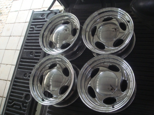 ขายล้อ kmc โครเมี่ยมแนวๆอเมริกาครับขอบ 15 กว้าง 7นิ้ว6รู139ลบประมาณ5-6ครับ ขายล้อ kmc โครเมี่ยมแนวๆอเมริกาครับขอบ 15 กว้าง 7นิ้ว6รู139ลบประมาณ5-6ครับ