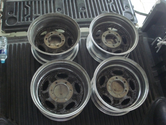 ขายล้อ kmc โครเมี่ยมแนวๆอเมริกาครับขอบ 15 กว้าง 7นิ้ว6รู139ลบประมาณ5-6ครับ ขายล้อ kmc โครเมี่ยมแนวๆอเมริกาครับขอบ 15 กว้าง 7นิ้ว6รู139ลบประมาณ5-6ครับ