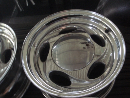 ขายล้อ kmc โครเมี่ยมแนวๆอเมริกาครับขอบ 15 กว้าง 7นิ้ว6รู139ลบประมาณ5-6ครับ ขายล้อ kmc โครเมี่ยมแนวๆอเมริกาครับขอบ 15 กว้าง 7นิ้ว6รู139ลบประมาณ5-6ครับ