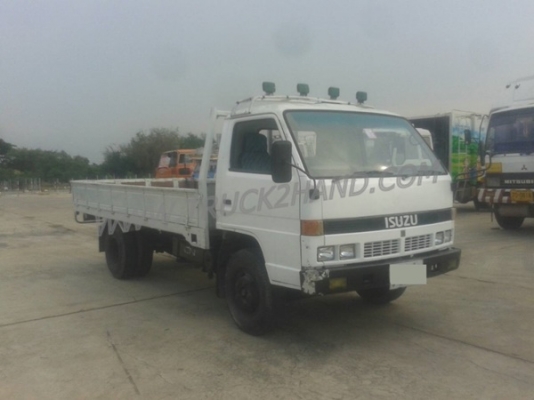 ISUZU  NPR 6 ล้อ กระบะบรรทุก 110 แรงม้า 4 สูบ