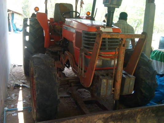 ขายรถไถ KUBOTA  M 9000 2เพลา ปี 50 90 แรง อุปกรณ์ ผานหน้าหลัง