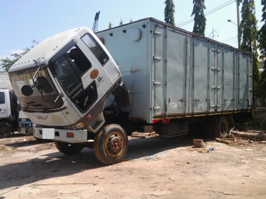 ขาย รถบรรทุก 6 ล้อ HINO 195 แรง ยาว 7.3 เมตร