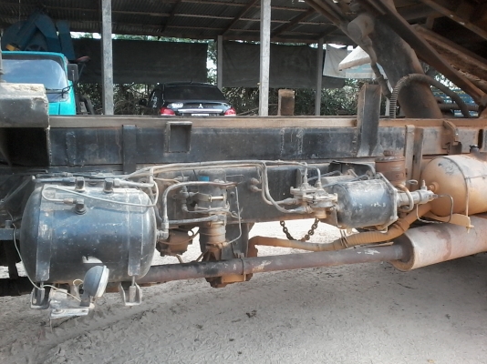 สิบล้อดั๊ม  175  แรง  เครื่องดี  สองเพลา พวงมาลัยเพาเวอร์เบรคทิฟฟี่เกียรคุนเลอร์ ช่วงล่างใหญ่