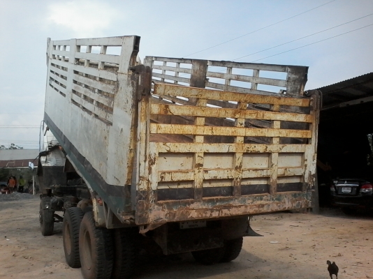 สิบล้อดั๊ม  175  แรง  เครื่องดี  สองเพลา พวงมาลัยเพาเวอร์เบรคทิฟฟี่เกียรคุนเลอร์ ช่วงล่างใหญ่