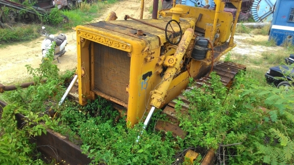 รถไถตีนตะขาบ KOMATSU D85 รถไถตีนตะขาบ KOMATSU D85