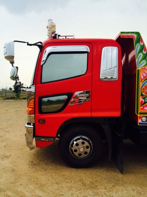 ชายรถ6ล้อดั้ม