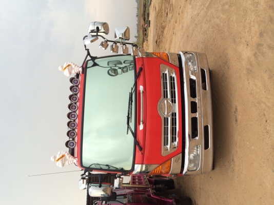 ชายรถ6ล้อดั้ม