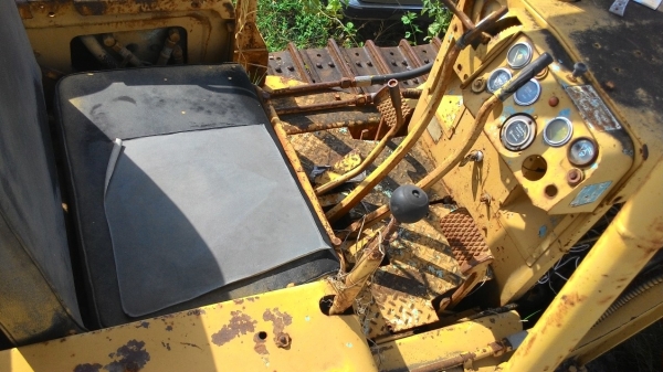 รถแทรกตีนตะขาบ Inter TD9B รถแทรกตีนตะขาบ Inter TD9B