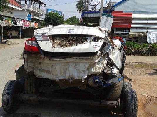 ฮอนด้านิวส์ซีวิค ปี12 เครื่อง1800 โอนลอยบุคคลหรือเเยกเป็นอะไหลได้ทั้งหมด