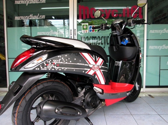 scoopy-i  สีดำด้าน ตัวท๊อป รุ่นแพงสุด ล้อแมกซ์ เบลกคอมบาย รถปี 57 ไมล์ 5พันโล แทน แถม 3 รายการ 37900