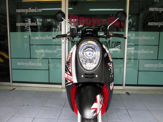 scoopy-i  สีดำด้าน ตัวท๊อป รุ่นแพงสุด ล้อแมกซ์ เบลกคอมบาย รถปี 57 ไมล์ 5พันโล แทน แถม 3 รายการ 37900