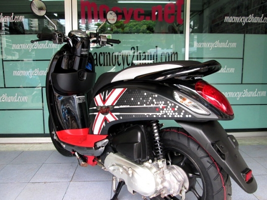 scoopy-i  สีดำด้าน ตัวท๊อป รุ่นแพงสุด ล้อแมกซ์ เบลกคอมบาย รถปี 57 ไมล์ 5พันโล แทน แถม 3 รายการ 37900