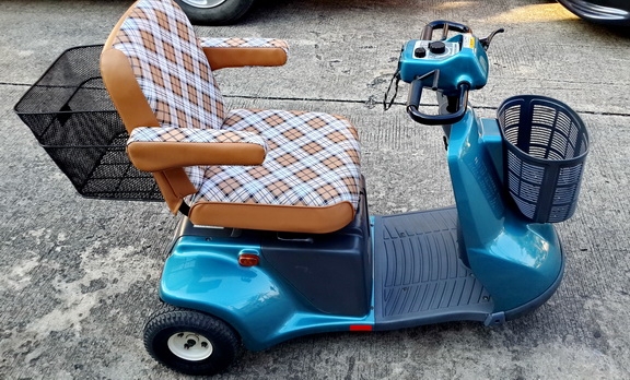 รถไฟฟ้าโฉมใหม่ 3 ล้อ Suzuki สำหรับคนแก่หรือคนพิการ เพิ่งมาจากญี่ปุ่น ( ตัวโชว์จากญี่ปุ่น )