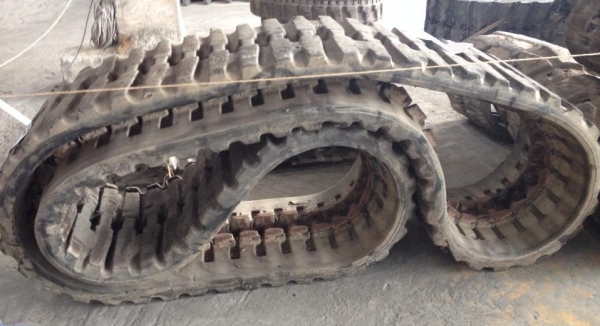 RUBBER TRACK แทรคยาง รถขุด SUMITOMO SH100,HITACHI EX100,KOBELCO SK100/ขนาด 500*84*9.2 ราคา(เส้นละ 20,000 บาท) สนใจติดต่อ 0819337688