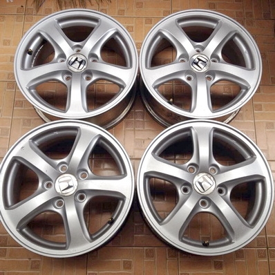 ล้อ CIVIC FD 15นิ้ว 5รู114 สภาพใช้งานได้ปกติ เพิ่งเทิร์นมา ไม่มีดุ้งหรือแตก ใส่กะบะได้ ตจวส่งได้ครับ