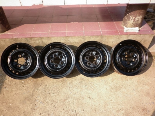 ต้องการขายล้อ VW เเตงโมไฟเลี้ยวบน หรือ TRANSPORTER T3