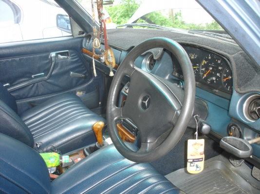 ขายรถยนต์BENZ300DW123ธนบุรีปี1983สภาพเดิมสีใหม่