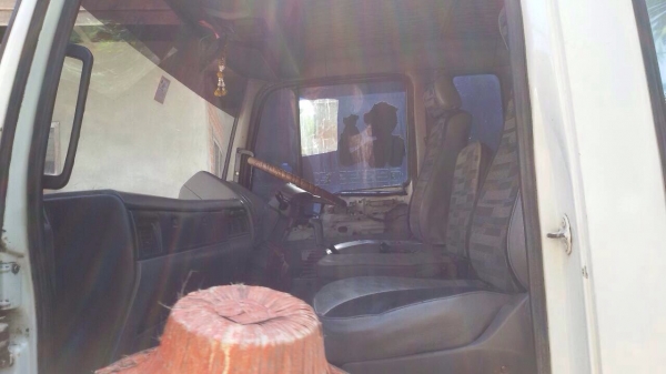 ขายรถบรรทุกสิบล้อดัมพ์ HINO 3M เครื่องเดิม 240 แรง 2 เพลา เกียร์เดิม ปี 38 กระบะดัมพ์สามมิต