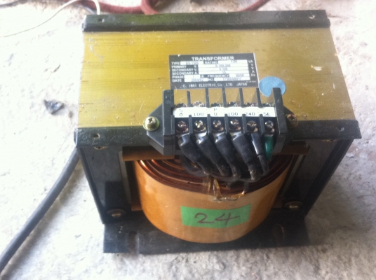 หม้อแปลงไฟจาก 0-100 -240  ยีี่ห้อ IMAI  ขนาด 1.5 KVA. 15 A. ผลิตจากญี่ปุ่น