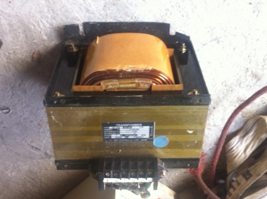 หม้อแปลงไฟจาก 0-100 -240  ยีี่ห้อ IMAI  ขนาด 1.5 KVA. 15 A. ผลิตจากญี่ปุ่น