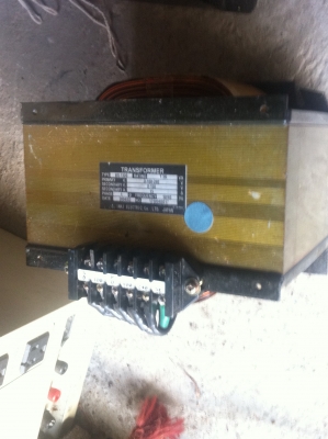 หม้อแปลงไฟจาก 0-100 -240  ยีี่ห้อ IMAI  ขนาด 1.5 KVA. 15 A. ผลิตจากญี่ปุ่น