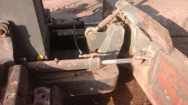 ขายด่วนรถแทร็กเตอร์KOMATSUตีนเป็นD2Pใบมีดปับได้6ทิตทาง ขายด่วนรถแทร็กเตอร์KOMATSUตีนเป็นD2Pใบมีดปับได้6ทิตทาง