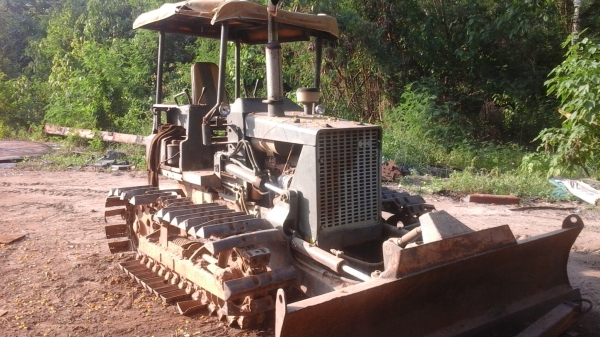 ขายด่วนรถแทร็กเตอร์KOMATSUตีนเป็นD2Pใบมีดปับได้6ทิตทาง