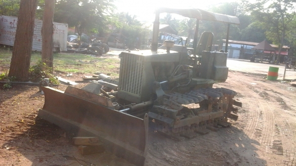 ขายด่วนรถแทร็กเตอร์KOMATSUตีนเป็นD2Pใบมีดปับได้6ทิตทาง ขายด่วนรถแทร็กเตอร์KOMATSUตีนเป็นD2Pใบมีดปับได้6ทิตทาง