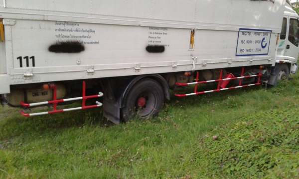 ขายรถ 6 ล้อ isuzu สีขาว สภาพดีพร้อมใช้