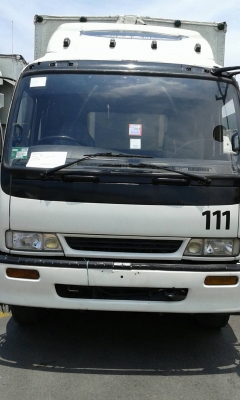 ขายรถ 6 ล้อ isuzu สีขาว สภาพดีพร้อมใช้