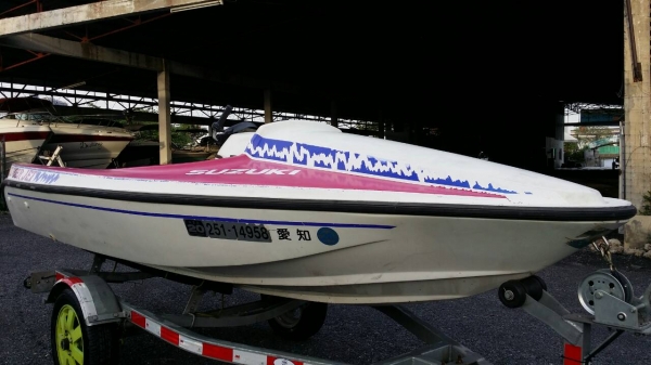 ขาย Jet Boat ขับเล่นตกปลาชิวๆครับ  สภาพดีสมบูรณ์มากๆครับ