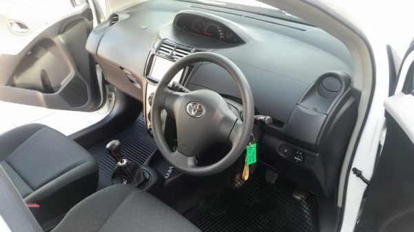 TOYOTA YARIS ปี 2009 เกียร์ธรรมดา ล้อ MAX แต่ง กระจกไฟฟ้า ชุดแต่งรอบคัน เครื่อง ช่วงล่าง วิ่งดี สีสวย รถพร้อมใช้ จัดไฟแนนได้ ฟรีดาวน์ TOYOTA YARIS ปี 2009 เกียร์ธรรมดา ล้อ MAX แต่ง กระจกไฟฟ้า ชุดแต่งรอบคัน เครื่อง ช่วงล่าง วิ่งดี สีสวย รถพร้อมใช้ จัดไฟแนนได้ ฟรีดาวน์