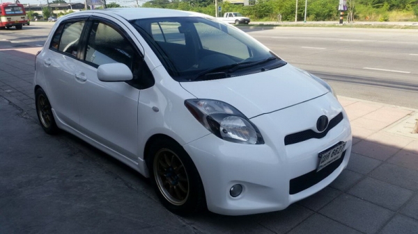 TOYOTA YARIS ปี 2009 เกียร์ธรรมดา ล้อ MAX แต่ง กระจกไฟฟ้า ชุดแต่งรอบคัน เครื่อง ช่วงล่าง วิ่งดี สีสวย รถพร้อมใช้ จัดไฟแนนได้ ฟรีดาวน์
