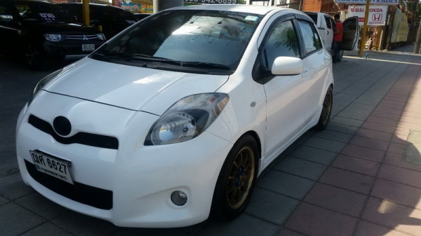 TOYOTA YARIS ปี 2009 เกียร์ธรรมดา ล้อ MAX แต่ง กระจกไฟฟ้า ชุดแต่งรอบคัน เครื่อง ช่วงล่าง วิ่งดี สีสวย รถพร้อมใช้ จัดไฟแนนได้ ฟรีดาวน์ TOYOTA YARIS ปี 2009 เกียร์ธรรมดา ล้อ MAX แต่ง กระจกไฟฟ้า ชุดแต่งรอบคัน เครื่อง ช่วงล่าง วิ่งดี สีสวย รถพร้อมใช้ จัดไฟแนนได้ ฟรีดาวน์