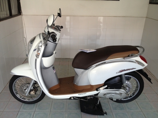 Scoopy-i ลายClassic โฉมปัจจุบัน วิ่ง7000 ปี57 (ของแถม 4 รายการ)