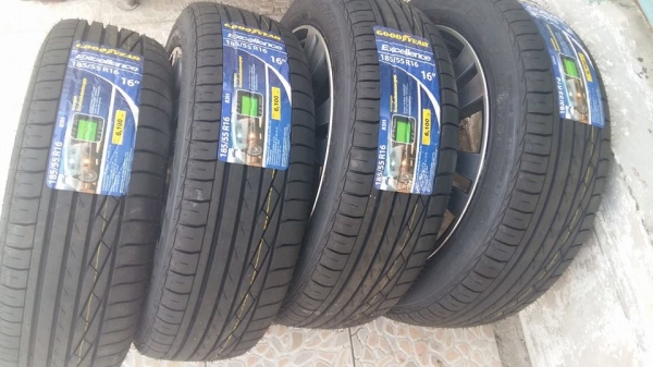 ขายล้อแม็ก Honda city 16" พร้อมยางใหม่่ปี15 สนใจติดต่อเล็กคลองสามครับ 081-3747940