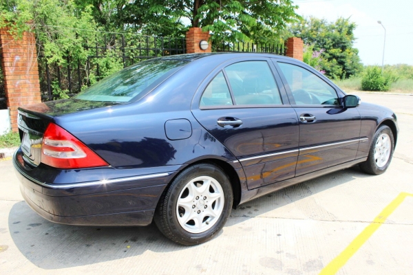 2002 BENZ C180 2.0 Elegance ออกศูนย์เบนซ์ทองหล่อ เจ้าของขายเอง