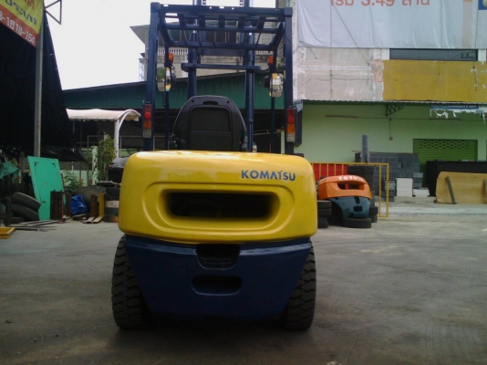 KOMATSU FD30-12ขนาด3ตัน เสายกสูง4เมตร เกียร์ออร์โต้ เครื่องยนต์ดีเซล4D94E ยางตันใหม่4เส้นการใช้งาน2xxxชม.ราคาต่อรองได้