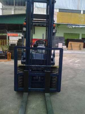 KOMATSU FD30-12ขนาด3ตัน เสายกสูง4เมตร เกียร์ออร์โต้ เครื่องยนต์ดีเซล4D94E ยางตันใหม่4เส้นการใช้งาน2xxxชม.ราคาต่อรองได้