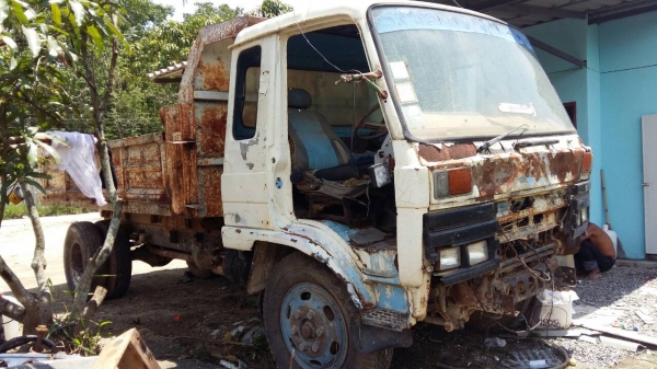 รถดั้ม nissun เครื่อง 160 แรง ไม่มีเล่ม ขายตามสภาพ เครื่องติด